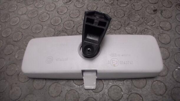 Foto: INNENSPIEGEL eines Fiat Punto 1.2 8V CL