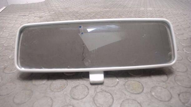 Foto: INNENSPIEGEL eines Fiat Punto 1.2 8V CL