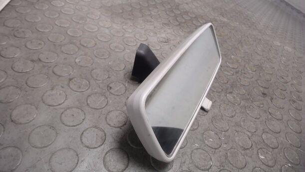 Foto: INNENSPIEGEL eines Fiat Punto 1.2 8V CL