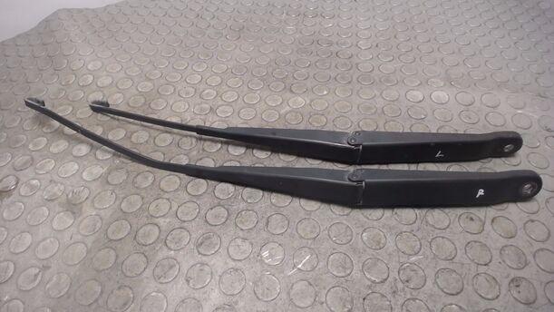 Foto: SCHEIBENWISCHERARME VORNE eines Fiat Punto 1.2 8V CL