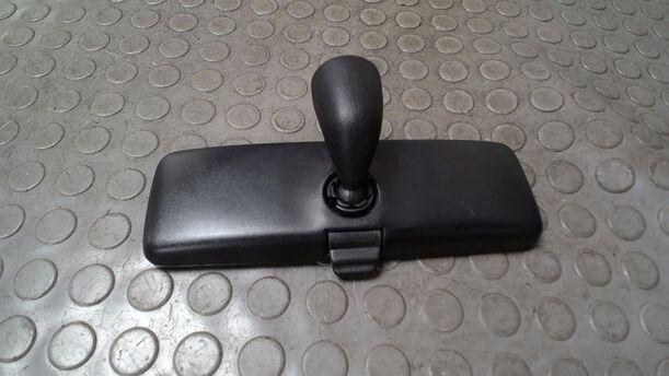 Foto: INNENSPIEGEL eines Seat Arosa 1.0 CL