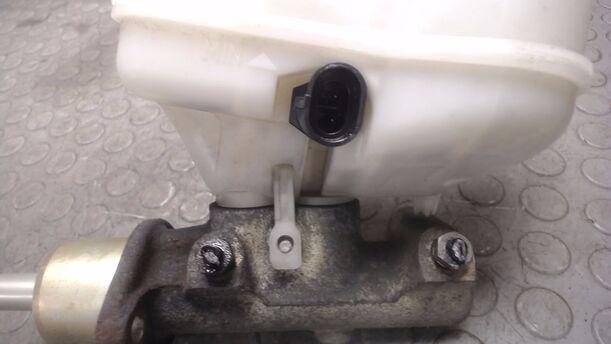 Foto: HAUPTBREMSZYLINDER eines Fiat Punto 1.2 8V CL