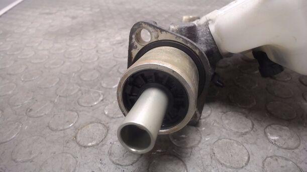 Foto: HAUPTBREMSZYLINDER eines Fiat Punto 1.2 8V CL