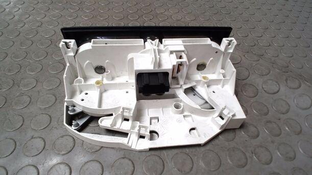 Foto: HEIZUNGSBETÄTIGUNG eines Seat Arosa 1.0 CL
