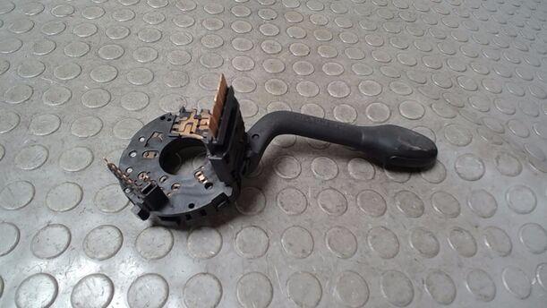 Foto: BLINKSCHALTER/ KOMBISCHALTER eines Seat Arosa 1.0 CL