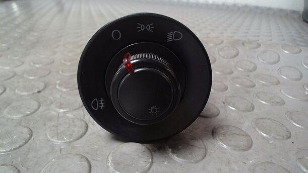 Foto: LICHTSCHALTER eines Seat Arosa 1.0 CL