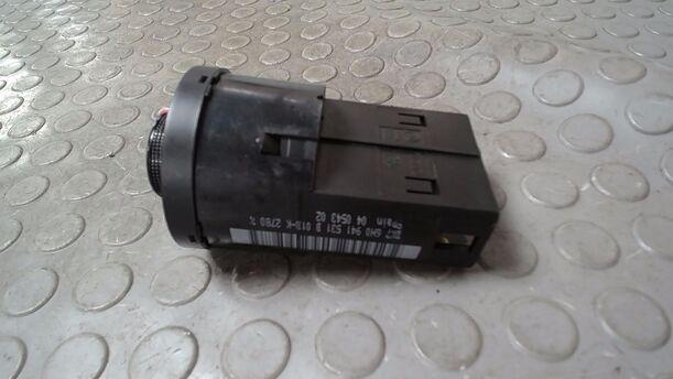 Foto: LICHTSCHALTER eines Seat Arosa 1.0 CL