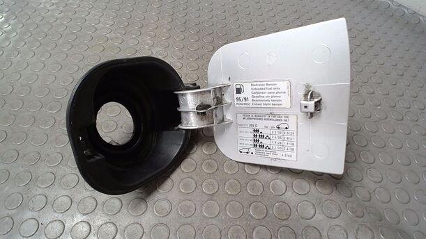 Foto: TANKKLAPPE/ TANKDECKEL eines Seat Arosa 1.0 CL