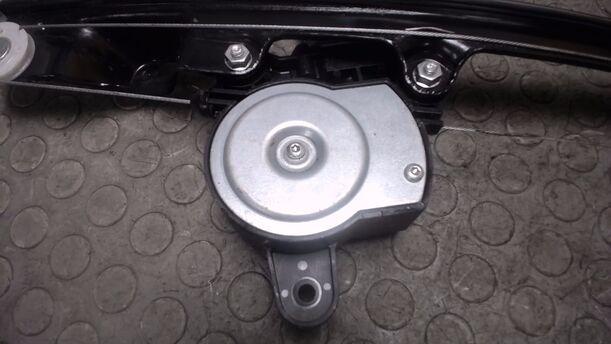 Foto: FENSTERHEBER ELEKTRISCH VORNE LINKS ( 2/3 TÜRER ) eines Fiat Punto 1.2 8V CLX