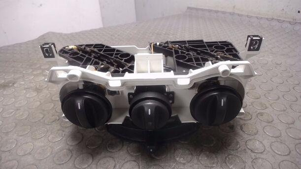 Foto: HEIZUNGSBETÄTIGUNG eines Fiat Punto 1.2 8V CLX