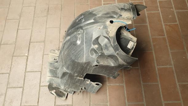 Foto: RADHAUSSCHALE / INNENKOTFLÜGEL VORNE RECHTS ( 2-TEILIG ) eines Renault Megane 1.4 CLX