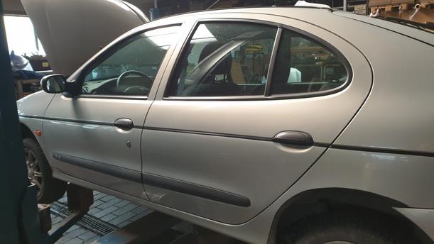 Foto: TÜR HINTEN LINKS ( FACELIFT ) eines Renault Megane 1.4 CLX