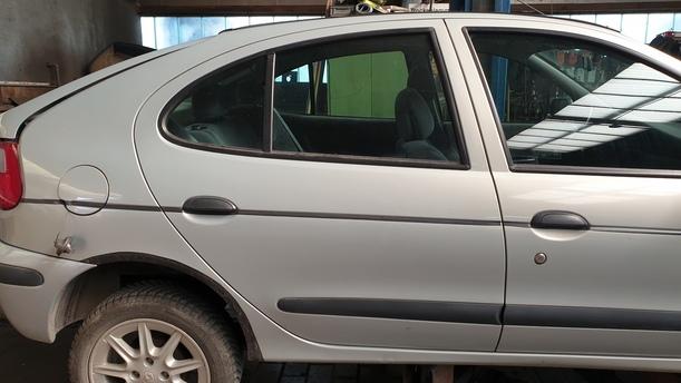 Foto: TÜR HINTEN RECHTS ( FACELIFT ) eines Renault Megane 1.4 CLX