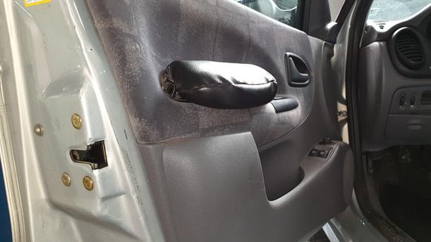 Foto: TÜR VORNE LINKS ( 4/5 TÜRER ) ( FACELIFT ) eines Renault Megane 1.4 CLX