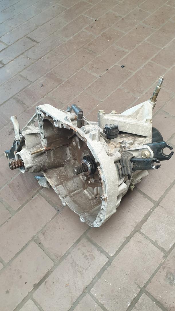 Foto: SCHALTGETRIEBE 5-GANG ( JB1961 ) 64000KM eines Renault Megane 1.4 CLX
