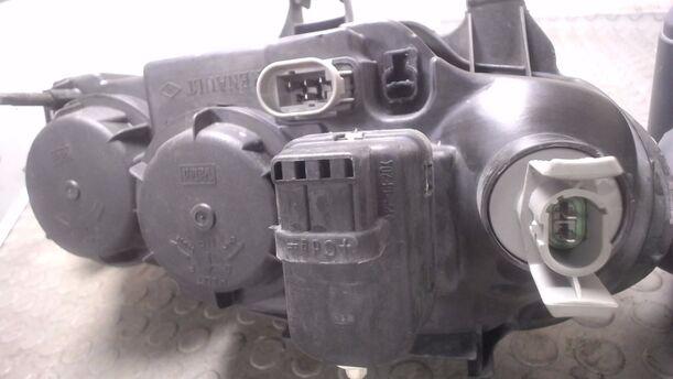 Foto: SCHEINWERFER LINKS ( VALEO ) eines Renault Megane 1.4 CLX