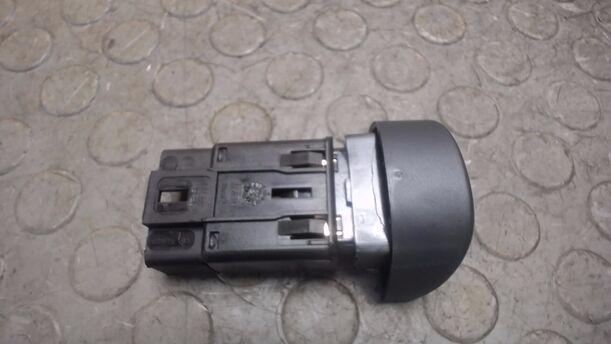 Foto: SCHALTER WARNBLINKANLAGE eines Renault Megane 1.4 CL