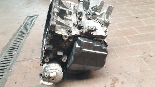 Foto: AUTOMATIKGETRIEBE 6-GANG eines Peugeot 407 HDi 205 Bi-Turbo Automatik CL