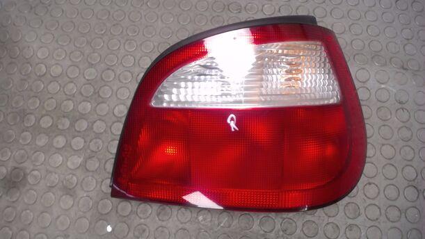 Foto: HECKLEUCHTE / RÜCKLICHT RECHTS eines Renault Megane 1.4 CL