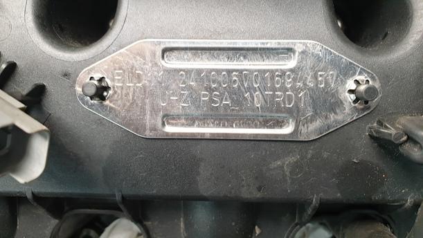 Foto: MOTOR UHZ eines Peugeot 407 HDi 205 Bi-Turbo Automatik CL