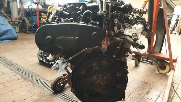 Foto: MOTOR UHZ eines Peugeot 407 HDi 205 Bi-Turbo Automatik CL