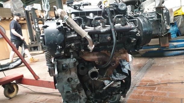 Foto: MOTOR UHZ eines Peugeot 407 HDi 205 Bi-Turbo Automatik CL