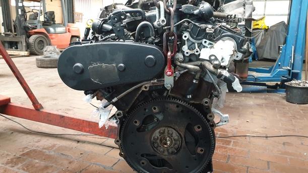Foto: MOTOR UHZ eines Peugeot 407 HDi 205 Bi-Turbo Automatik CL