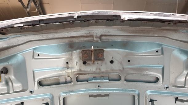 Foto: MOTORHAUBE eines Mercedes-Benz A 150 CL