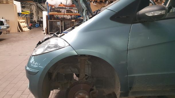 Foto: KOTFLÜGEL LINKS eines Mercedes-Benz A 150 CL