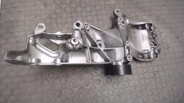 Foto: AGGREGATEHALTER / TRÄGER LICHTMASCHINE eines Renault Megane 1.4 CL