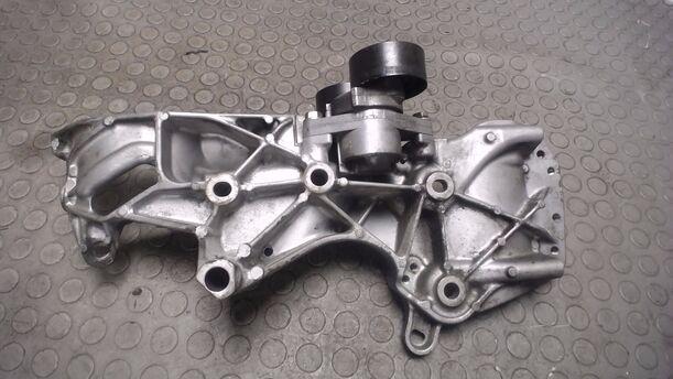 Foto: AGGREGATEHALTER / TRÄGER LICHTMASCHINE eines Renault Megane 1.4 CL