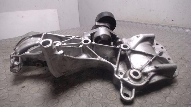 Foto: AGGREGATEHALTER / TRÄGER LICHTMASCHINE eines Renault Megane 1.4 CL