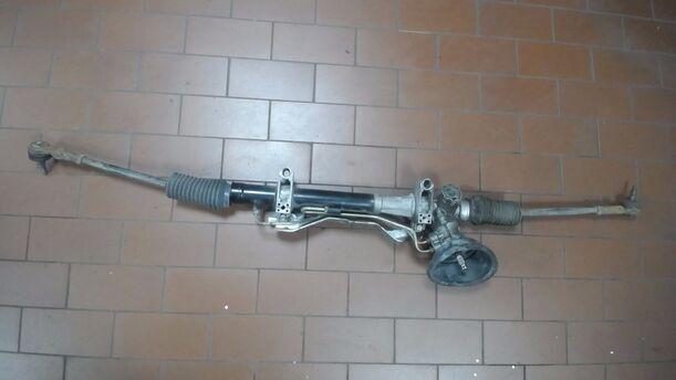 Foto: SERVOLENKUNG eines Renault Megane 1.4 CL