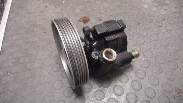Foto: PUMPE SERVOLENKUNG eines Renault Megane 1.4 CLX