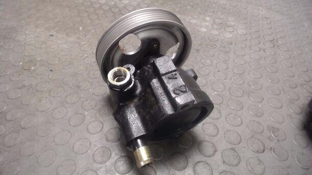 Foto: PUMPE SERVOLENKUNG eines Renault Megane 1.4 CLX