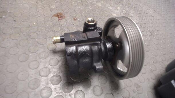 Foto: PUMPE SERVOLENKUNG eines Renault Megane 1.4 CLX