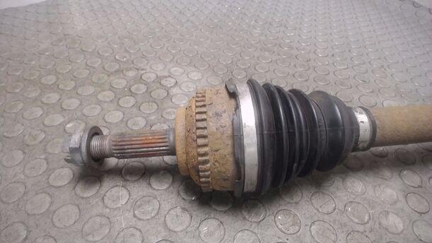 Foto: ANTRIEBSWELLE LINKS eines Renault Megane 1.4 CLX