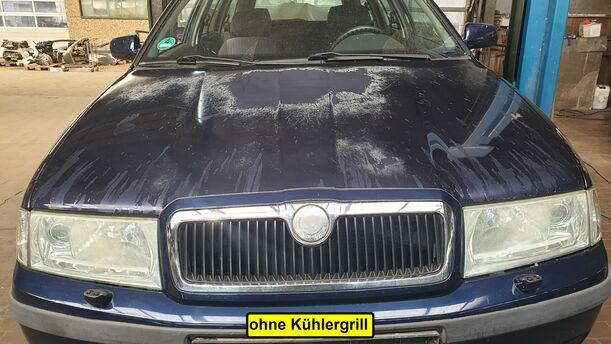 Foto: MOTORHAUBE eines Skoda Octavia 1.8 T Combi CLX