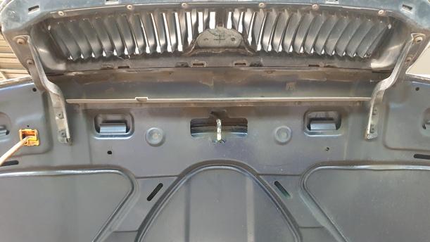 Foto: MOTORHAUBE eines Skoda Octavia 1.8 T Combi CLX