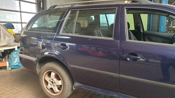 Foto: TÜR HINTEN RECHTS eines Skoda Octavia 1.8 T Combi CLX
