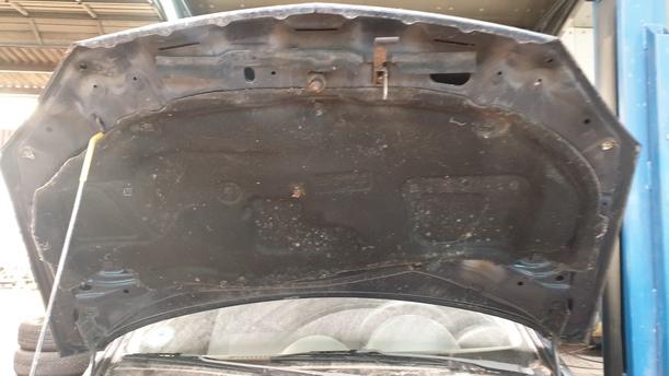 Foto: MOTORHAUBE eines Opel Corsa 1.3 CDTI CLX