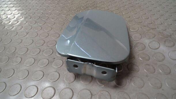 Foto: TANKKLAPPE/ TANKDECKEL eines Mercedes-Benz A 150 CLX