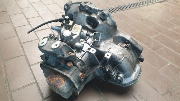 Foto: SCHALTGETRIEBE 5-GANG eines Opel Corsa 1.3 CDTI CLX