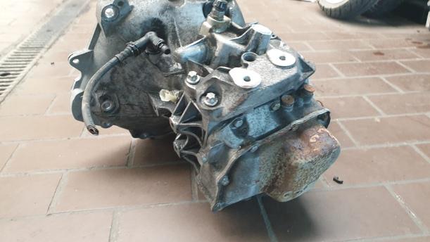Foto: SCHALTGETRIEBE 5-GANG eines Opel Corsa 1.3 CDTI CLX