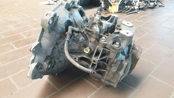 Foto: SCHALTGETRIEBE 5-GANG eines Opel Corsa 1.3 CDTI CLX