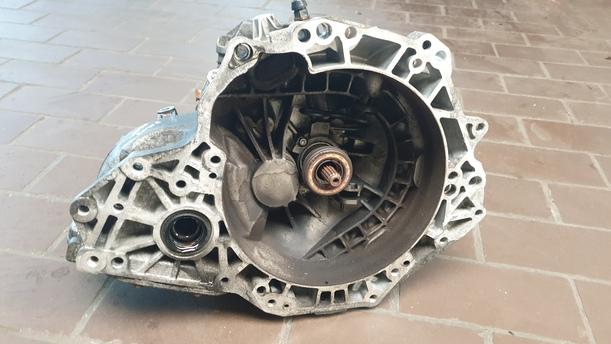 Foto: SCHALTGETRIEBE 5-GANG eines Opel Corsa 1.3 CDTI CLX