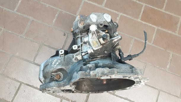 Foto: SCHALTGETRIEBE 5-GANG eines Opel Corsa 1.3 CDTI CLX