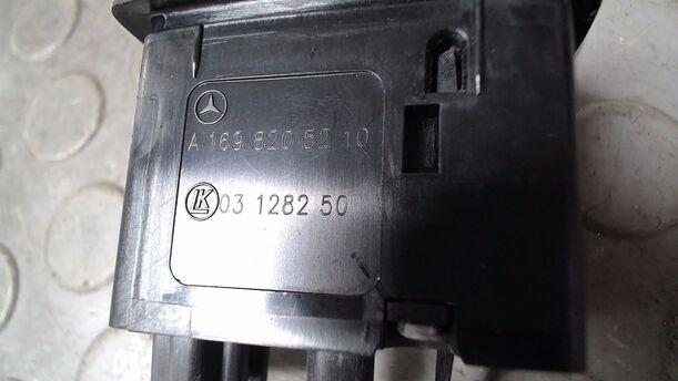 Foto: FENSTERHEBERSCHALTER RECHTS eines Mercedes-Benz A 150 CLX