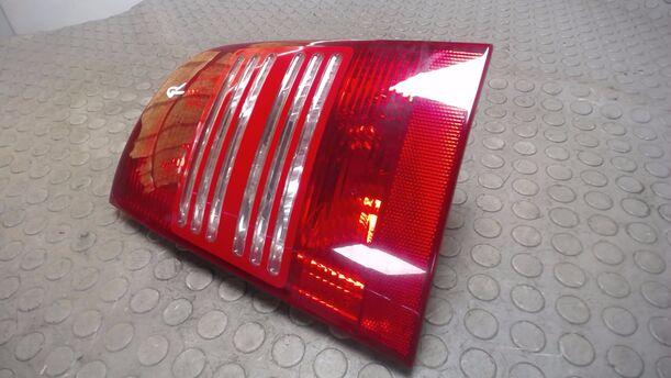 Foto: HECKLEUCHTE / RÜCKLICHT RECHTS eines Skoda Octavia 1.8 T Combi Viva X