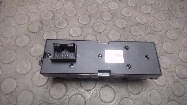 Foto: FENSTERHEBERSCHALTER VORNE LINKS eines Skoda Octavia 1.8 T Combi Viva X